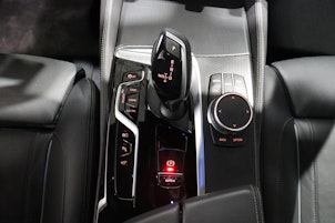 Vehicle image BMW 545e xDrive SAG