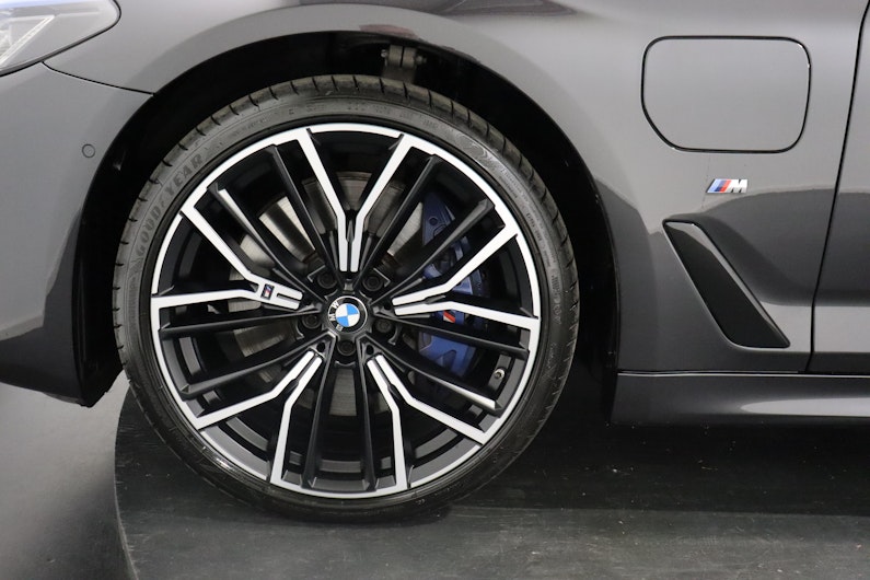 Vehicle image BMW 5 SERIES