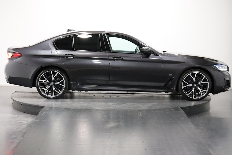 Vehicle image BMW 5 SERIES