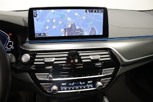 Vehicle image BMW 545e xDrive SAG