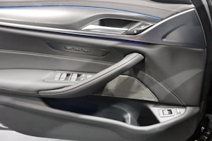 Vehicle image BMW 545e xDrive SAG