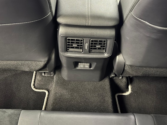 Vehicle image 16 Vehicle image 16