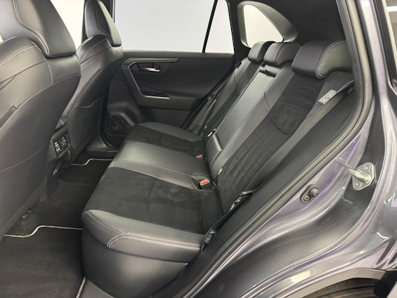 Vehicle image 9 Vehicle image 9