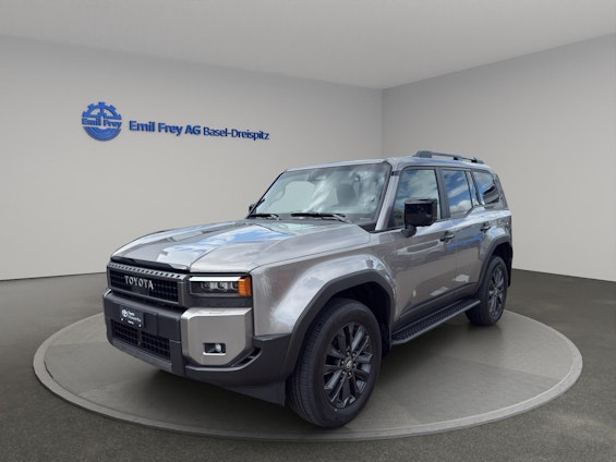 First vehicle image