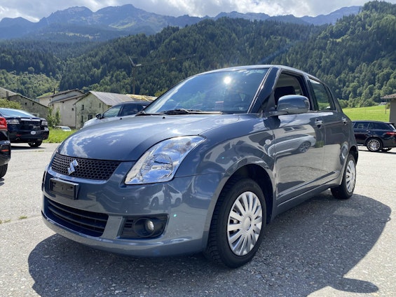 First vehicle image
