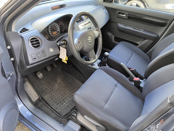 Vehicle image 11