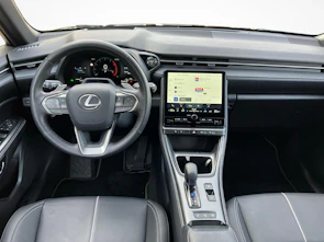 Fahrzeugbild LEXUS LBX 1.5 Hybrid Relax AWD
