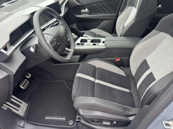 Vehicle image 28 Vehicle image 28