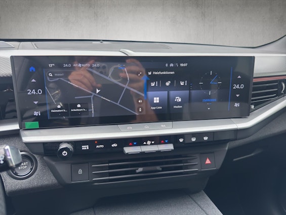 Vehicle image 32 Vehicle image 32