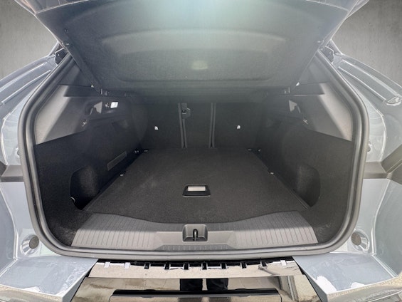 Vehicle image 8 Vehicle image 8