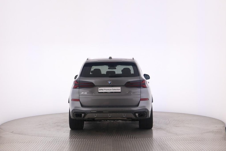 Vehicle image BMW X5