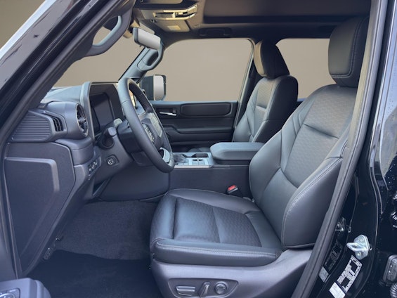 Vehicle image 8 Vehicle image 8