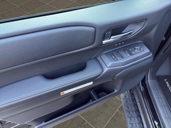 Vehicle image 14 Vehicle image 14