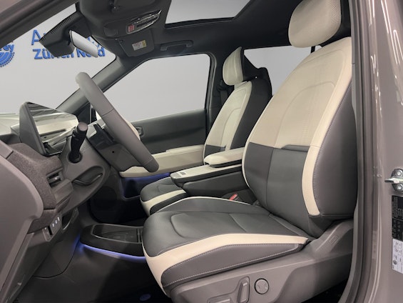 Vehicle image 7 Vehicle image 7