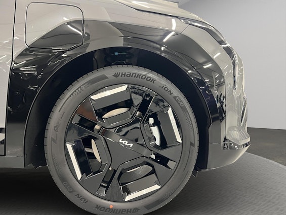 Vehicle image 13 Vehicle image 13