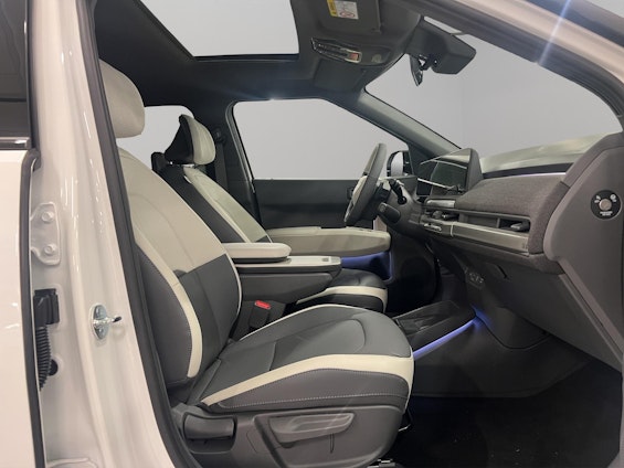 Vehicle image 7 Vehicle image 7