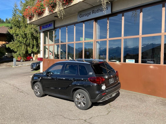 Vehicle image 5