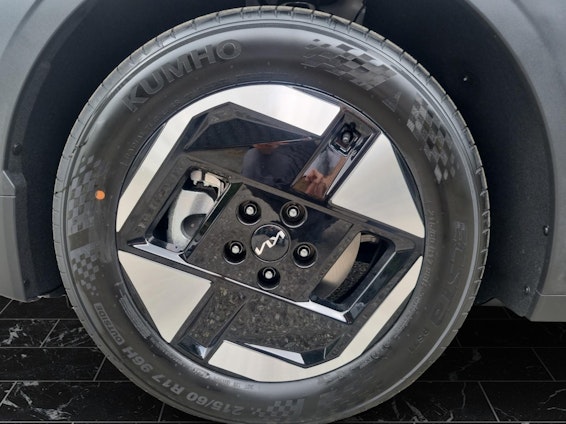 Vehicle image 10 Vehicle image 10