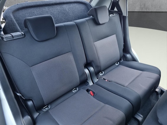 Vehicle image 16 Vehicle image 16