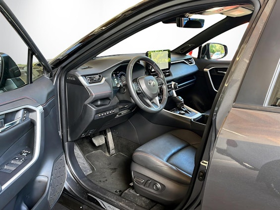 Vehicle image 16