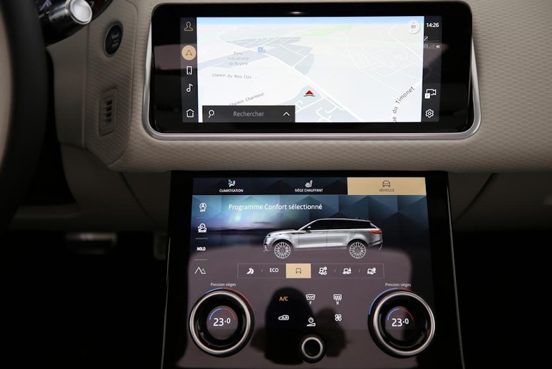 Vehicle image LAND ROVER RANGE ROVER VELAR