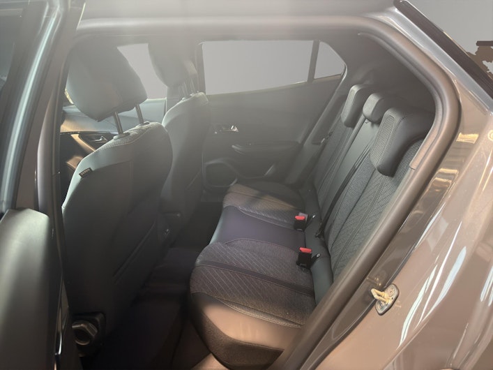 Vehicle image PEUGEOT 2008