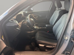 Vehicle image PEUGEOT 2008 1.2 Hybrid Allure Premium