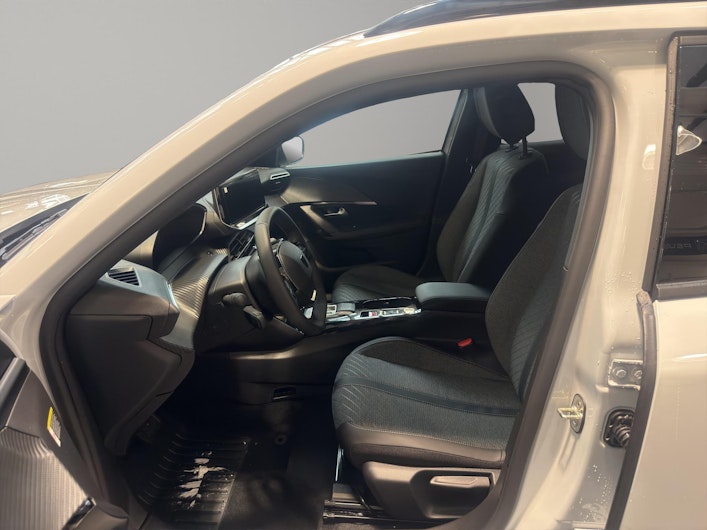 Vehicle image PEUGEOT 2008