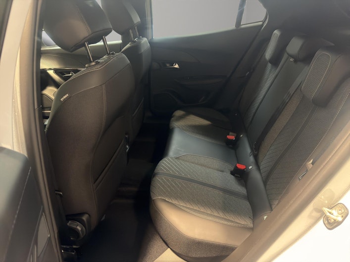 Vehicle image PEUGEOT 2008