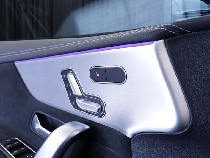 Vehicle image MERCEDES-BENZ A 180