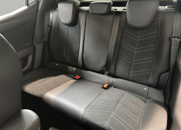 Vehicle image 6 Vehicle image 6