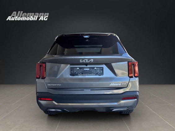 Vehicle image 4 Vehicle image 4