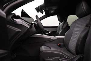 Vehicle image PEUGEOT 5008 1.2 Hybrid Allure Premium