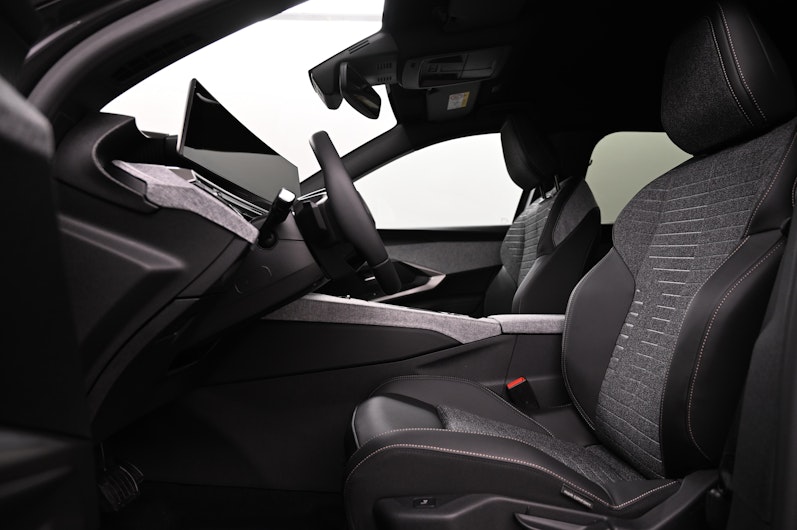 Vehicle image PEUGEOT 5008