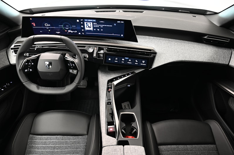 Vehicle image PEUGEOT 5008