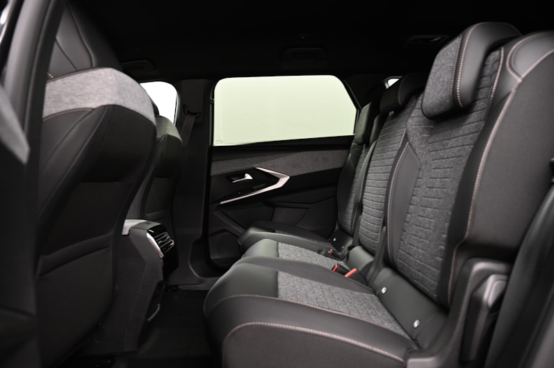 Vehicle image PEUGEOT 5008