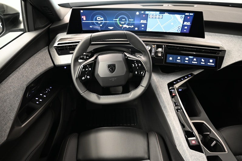 Vehicle image PEUGEOT 5008