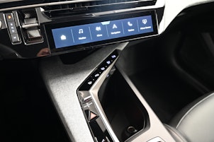 Vehicle image PEUGEOT 5008 1.2 Hybrid Allure Premium