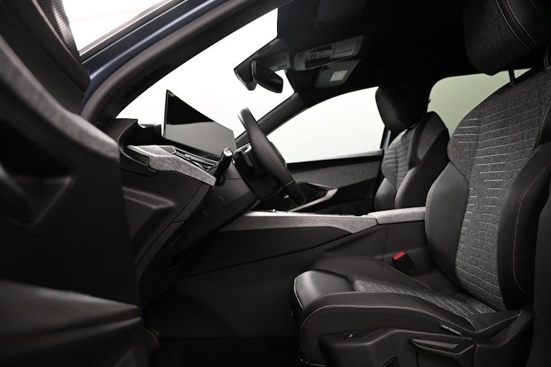 Vehicle image PEUGEOT 5008