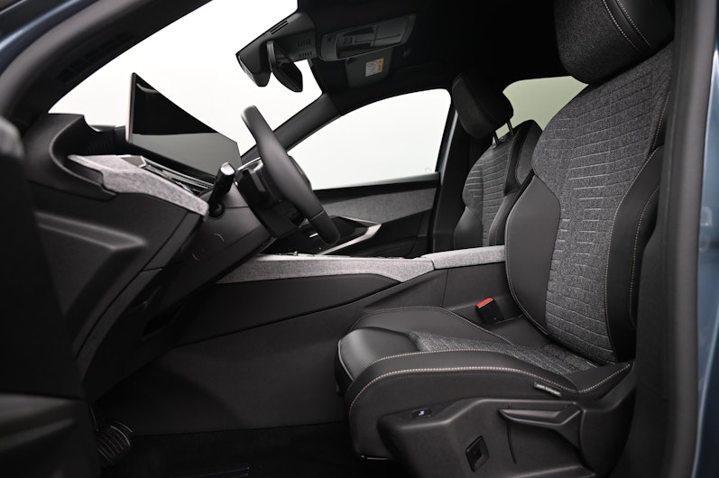 Vehicle image PEUGEOT 5008