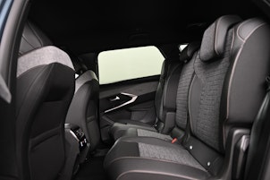 Vehicle image PEUGEOT 5008 1.2 Hybrid Allure Premium