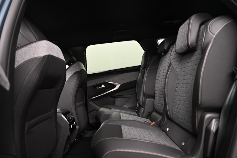 Vehicle image PEUGEOT 5008