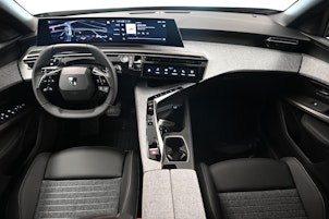 Vehicle image PEUGEOT 5008 1.2 Hybrid Allure Premium