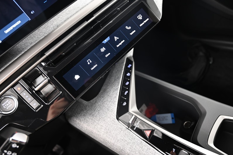 Vehicle image PEUGEOT 5008