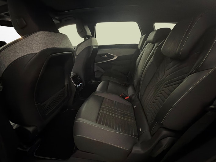 Vehicle image PEUGEOT 5008