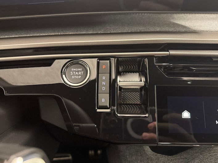 Vehicle image PEUGEOT 5008