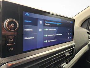 https://vehicle.imgix.net/3994827/753c8b14-a30b-4806-9cbe-f411e441e18a.jpg