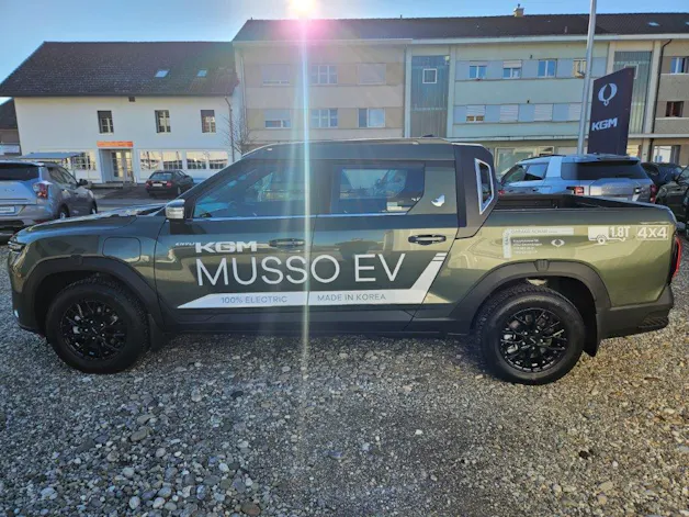 KGM Musso EV Bronze