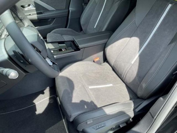 Vehicle image 8 Vehicle image 8