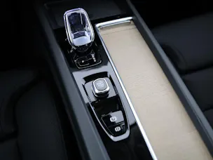 Volvo XC60 2.0 B5 MH Ultra Dark AWD